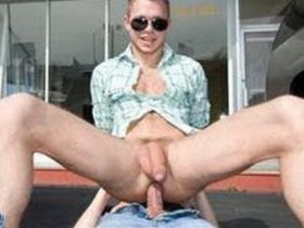 Анальный драйв геев на автомобильной стоянке